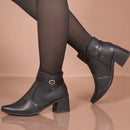 Bota Feminina Bico Fino Olzzy Cano Curto Confortável Moda Casual Atual Original Promoção