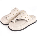 Tamanco Chinelo Feminino Flat Slide com Tachas Douradas Confortável Leve Tendência Original Olzzy