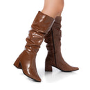 Bota Feminina Marrom Cano Longo Enrugada Couro Sintético Leve Confortável Moda Bico Fino Promoção