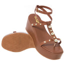 Sandália Feminina Olzzy Anabela Plataforma Alta com Fivela Estilosa e Detalhes em Tachinhas Leve