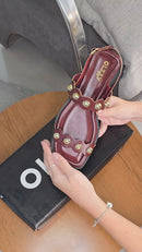 Sandália Rasteira Feminina Detalhe Cravos Dourados Moderno Casual Confortável Tendência Verão Olzzy